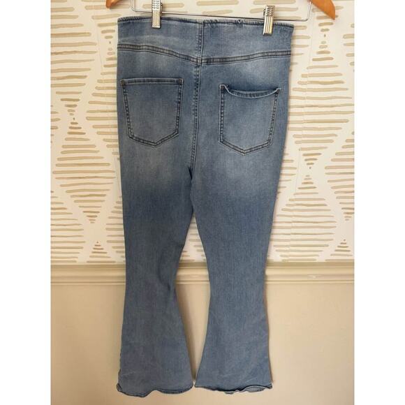 Tinseltown Juniors Size 5 Distressed Flare Jeans - Picture 2 of 2